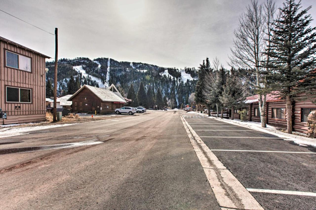 Cozy Red River Condo - Walk To Chair Lift! Экстерьер фото